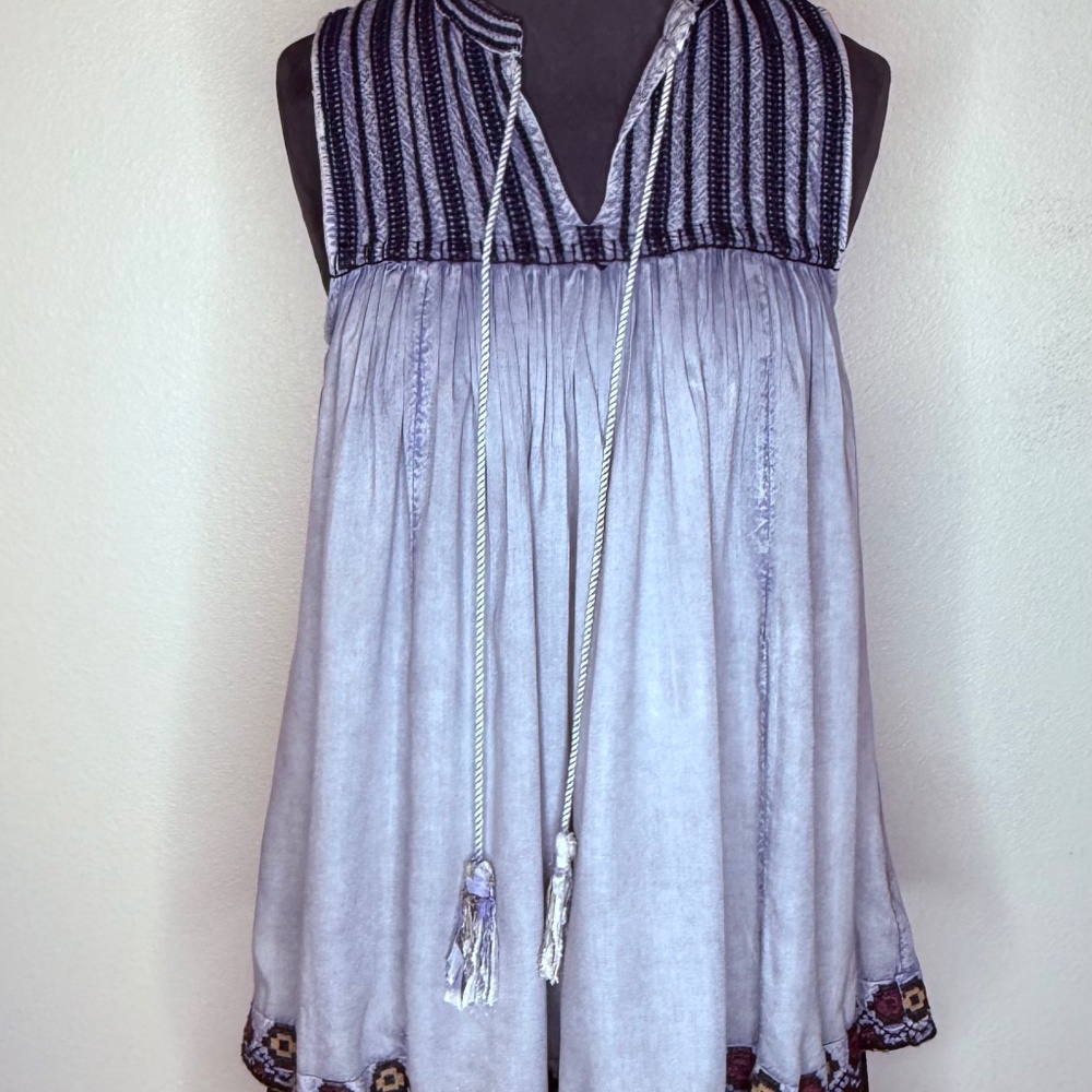 Brand NEW!! Rachel Zoe Embroidered Swing Top